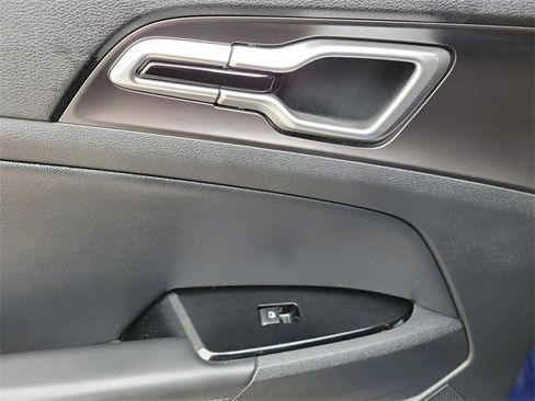 Used 2023 Kia Sportage EX image 18