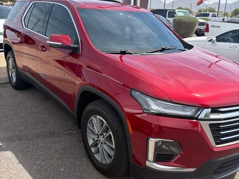 Used 2023 Chevrolet Traverse LT AWD/4WD image 3