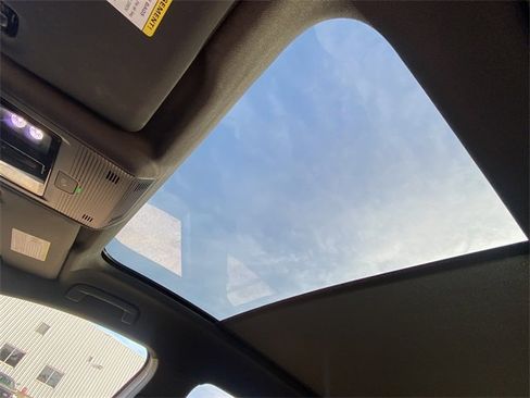 Used 2022 Volkswagen ID.4 Pro S image 32