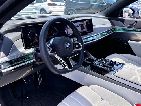 Used 2025 BMW 760i xDrive AWD/4WD image 17