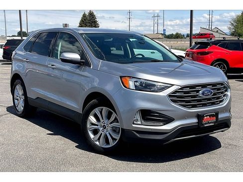 Used 2022 Ford Edge Titanium image 2