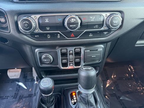 Used 2024 Jeep Wrangler Sport S image 22