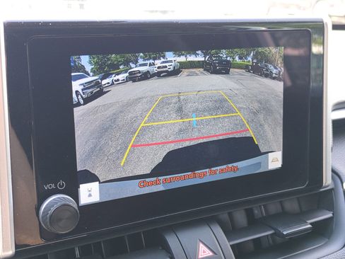 Used 2025 Toyota RAV4 XLE AWD/4WD image 25