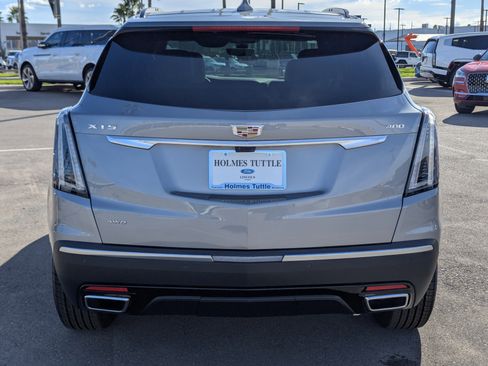Used 2025 Cadillac XT5 Sportv w/ Technology Package image 3