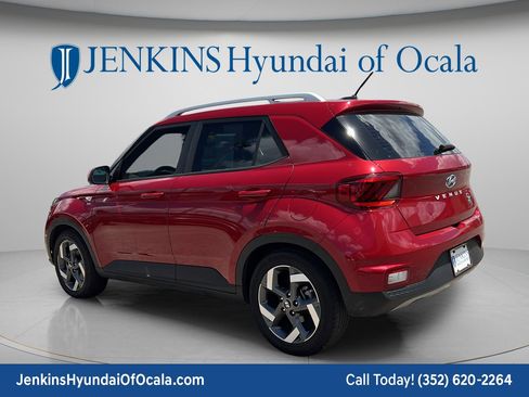 Used 2023 Hyundai Venue SEL FWD image 5