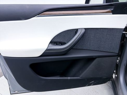 Used 2022 Tesla Model X image 16