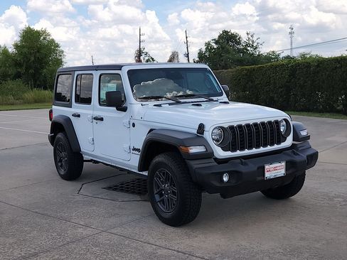 Used 2025 Jeep Wrangler Unlimited Sport AWD/4WD image 3