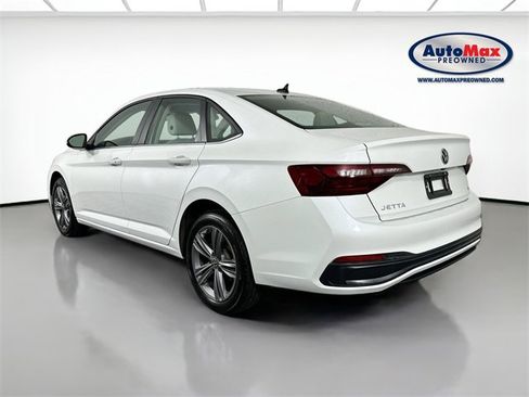 Used 2024 Volkswagen Jetta SE w/ Panoramic Sunroof Package image 6