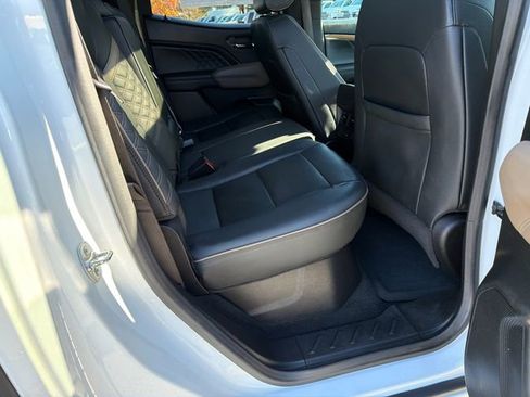 Certified 2024 GMC Canyon Denali image 15