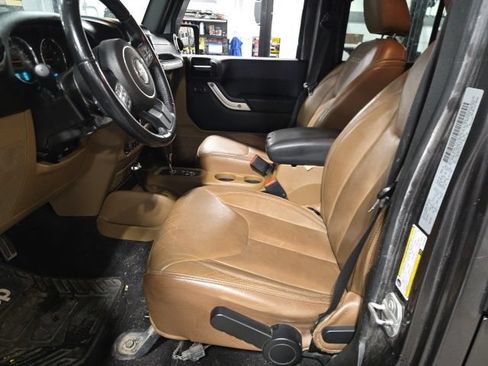 Used 2017 Jeep Wrangler Unlimited Sahara w/ Dual Top Group AWD/4WD image 14