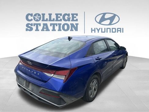 Used 2025 Hyundai Elantra SE FWD image 6