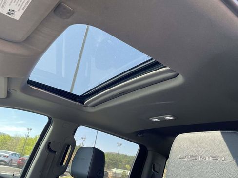 Used 2020 GMC Sierra 1500 Denali w/ Denali Ultimate Package AWD/4WD image 28