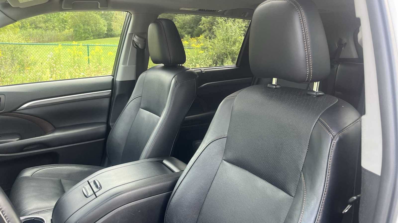 Used 2019 Toyota Highlander Limited AWD/4WD image 29