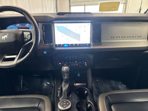 Certified 2025 Ford Bronco Outer Banks w/ Sasquatch Package AWD/4WD image 17