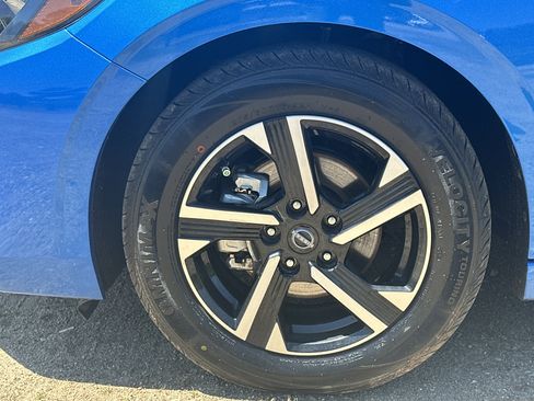 Used 2024 Nissan Sentra SV FWD image 11
