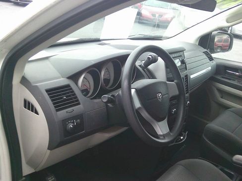 Used 2010 Dodge Grand Caravan SE image 5