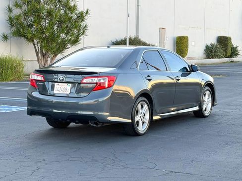 Used 2012 Toyota Camry SE w/ Leather Pkg FWD image 4