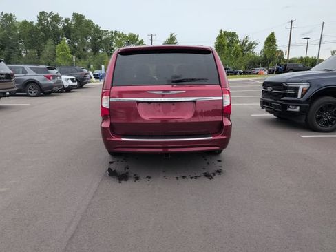 Used 2016 Chrysler Town & Country Touring w/ Driver Convenience Group FWD image 6