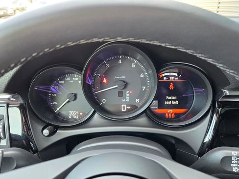 Certified 2025 Porsche Macan image 25