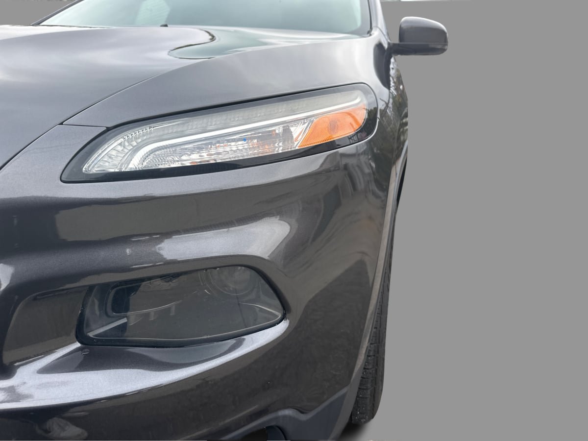 Used 2016 Jeep Cherokee Latitude w/ Safety/Convenience Group AWD/4WD image 38