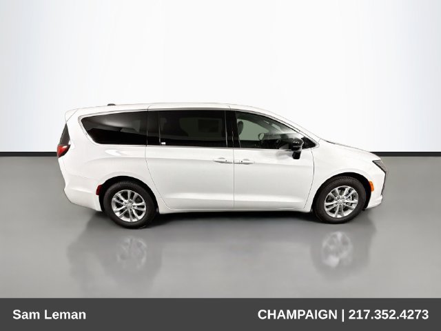 New 2027 Chrysler Pacifica Select FWD image 8
