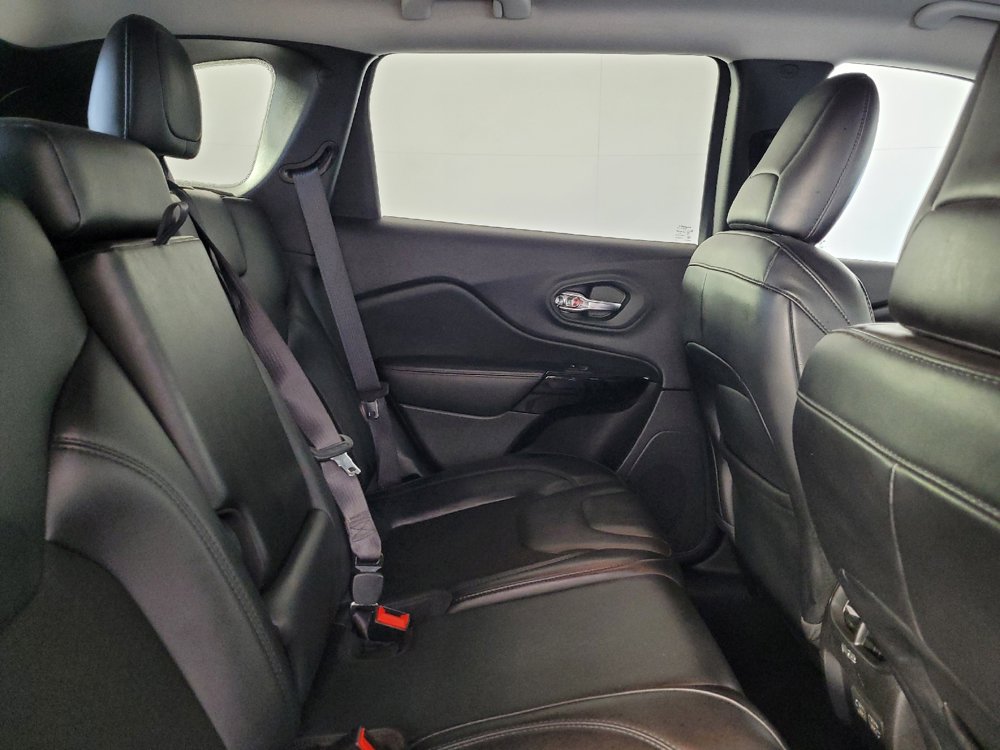 Used 2021 Jeep Cherokee Latitude Plus FWD image 19