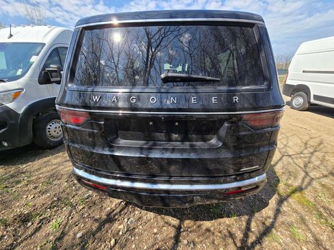 Used 2024 Jeep Wagoneer L Series II w/ Flexible Seating Group AWD/4WD image 3