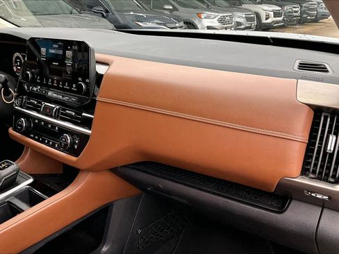 Used 2023 Nissan Pathfinder Platinum w/ Cargo Package image 17