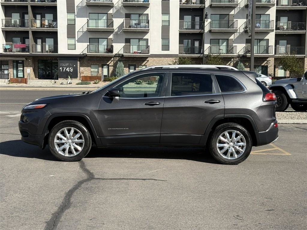 Used 2017 Jeep Cherokee Limited AWD/4WD image 4