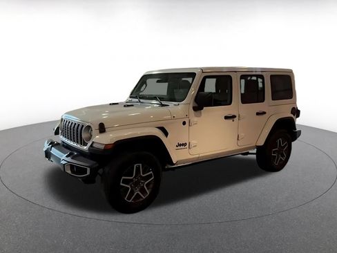 Used 2025 Jeep Wrangler Unlimited Sahara AWD/4WD image 7