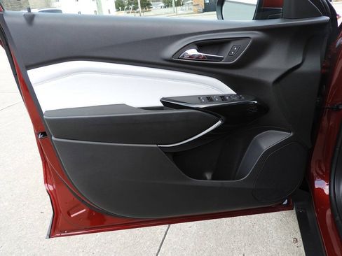 Used 2025 Chevrolet Trax LT w/ Driver Confidence Package FWD image 18