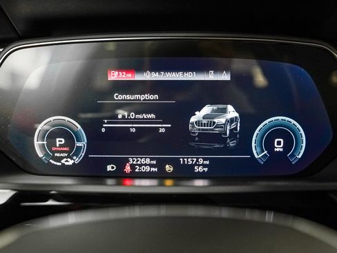 Used 2022 Audi e-tron Premium Plus w/ Premium Plus Package image 16