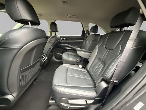 Used 2023 Kia Sorento EX image 19
