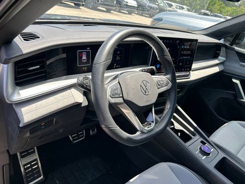 Used 2025 Volkswagen Tiguan SE R-Line AWD/4WD image 24