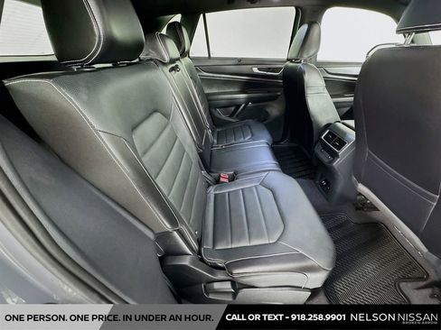 Used 2024 Volkswagen Atlas Cross Sport SEL R-Line AWD/4WD image 28