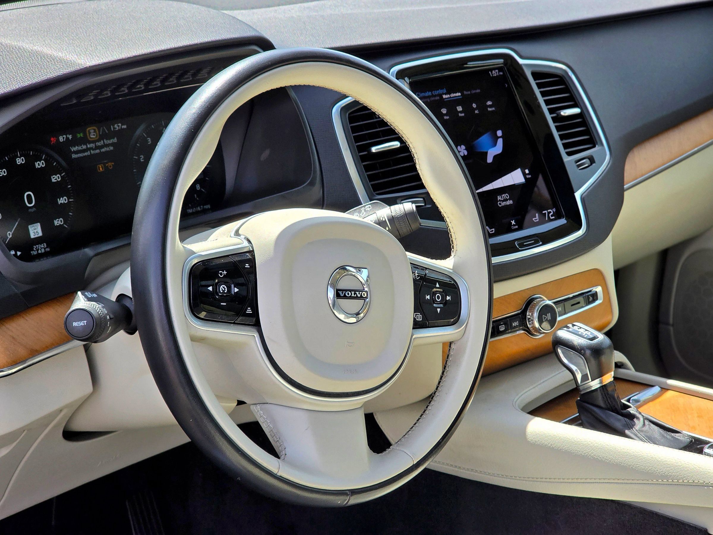 Used 2021 Volvo XC90 T6 Momentum AWD/4WD image 11