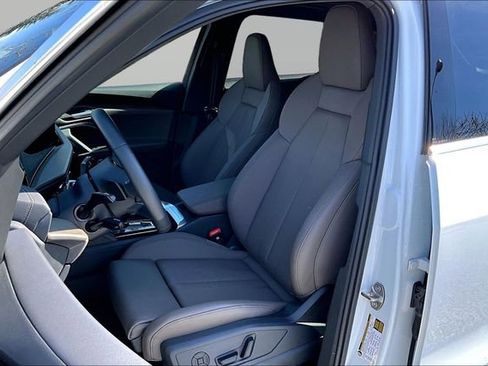 Used 2025 Audi Q5 Premium Plus image 11