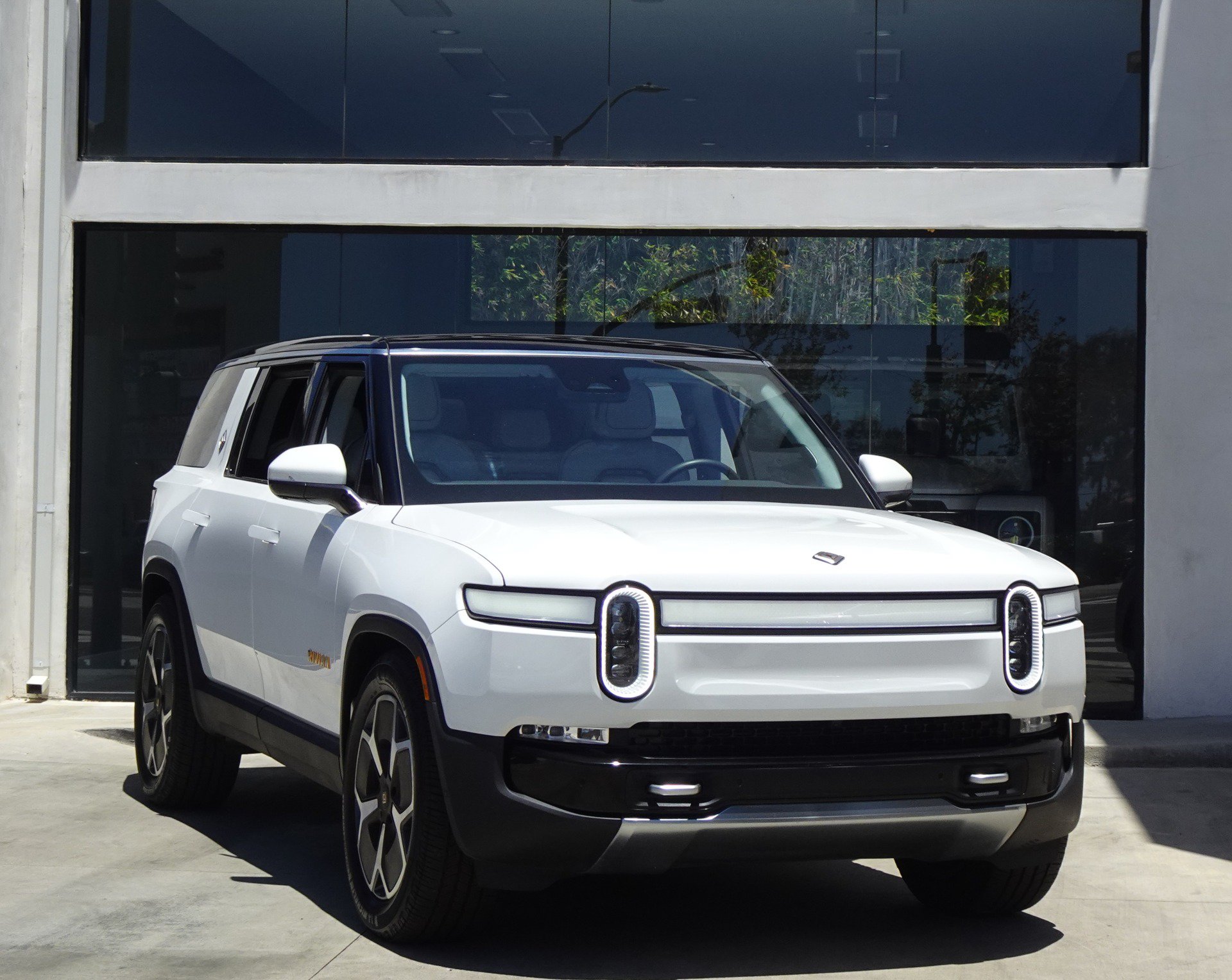 Used 2024 Rivian R1S Adventure Quad AWD/4WD image 9