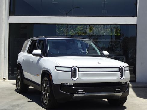 Used 2024 Rivian R1S Adventure AWD/4WD image 9