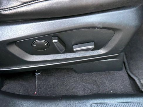 Used 2024 Ford Explorer XLT image 11