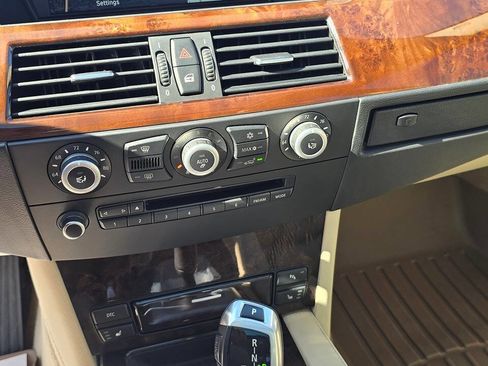 Used 2010 BMW 535i xDrive Wagon image 22