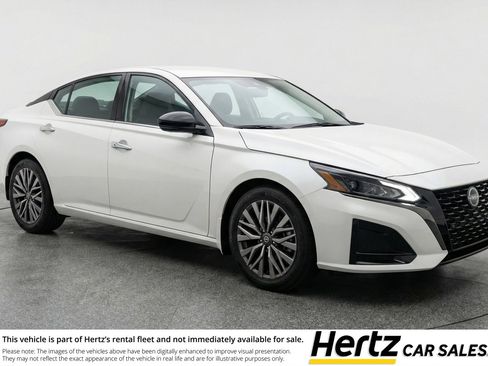 Used 2025 Nissan Altima 2.5 SV image 1