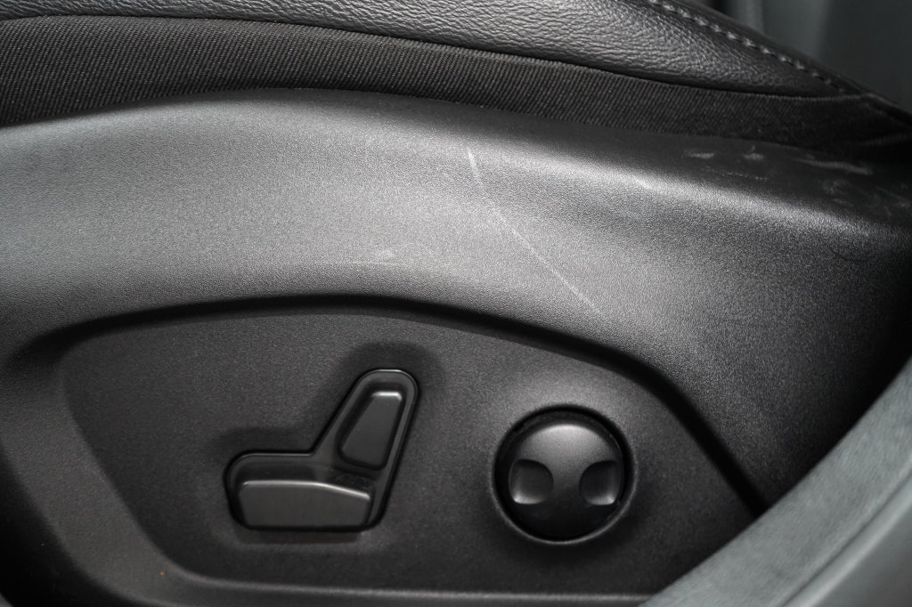 Certified 2025 Jeep Compass Limited AWD/4WD image 17