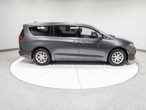 Used 2020 Chrysler Voyager LX FWD image 6