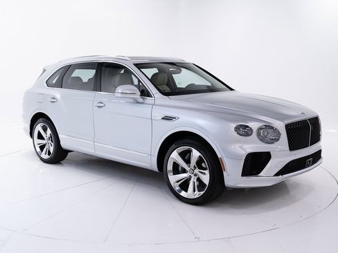 New 2025 Bentley Bentayga V8 image 7