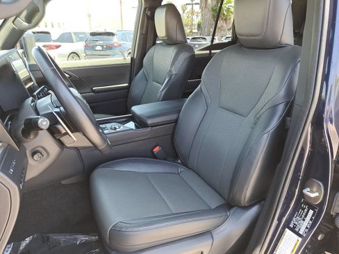 Used 2025 Lexus GX 550 w/ Cold Area Package AWD/4WD image 17