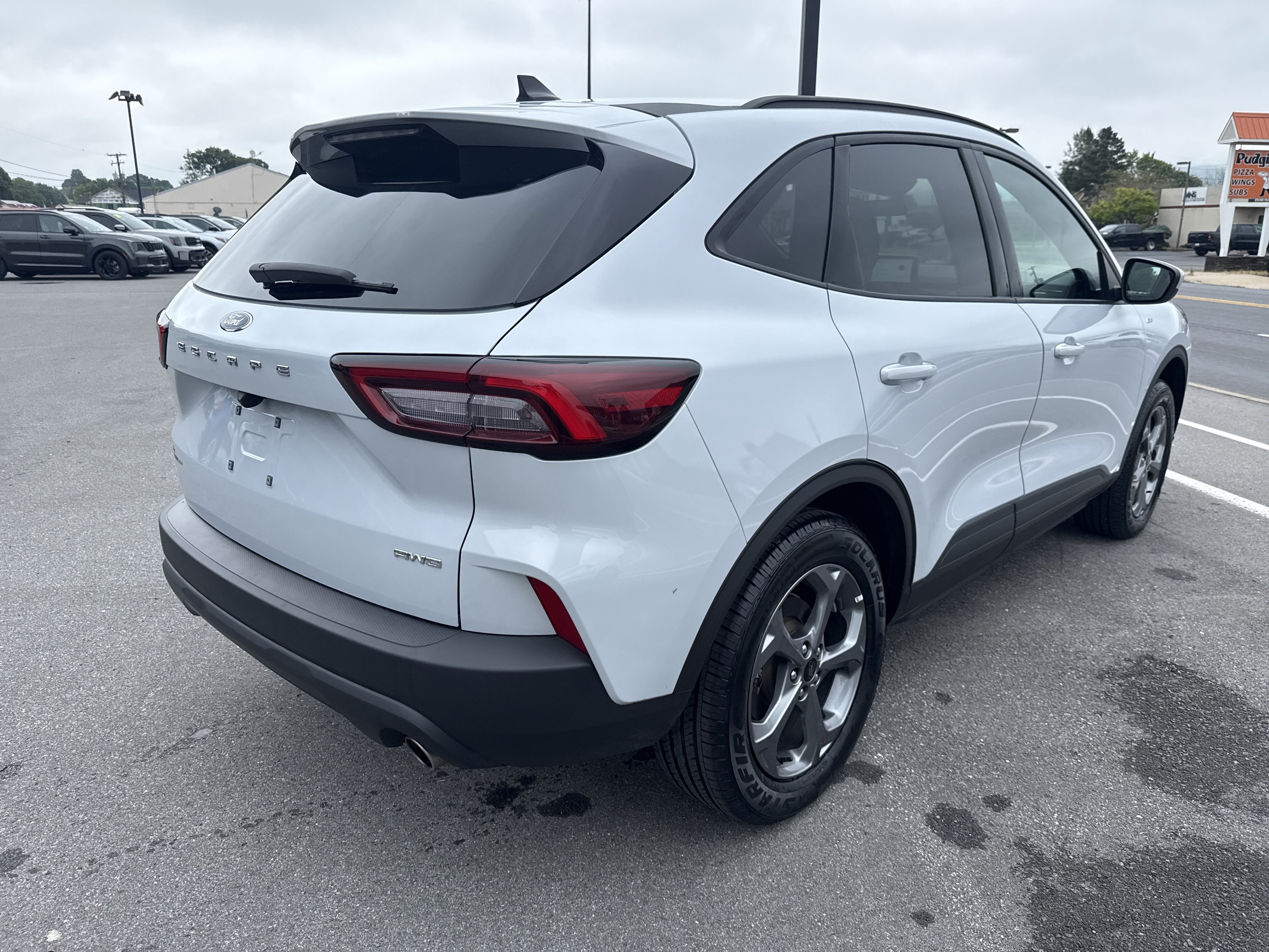 Used 2025 Ford Escape ST-Line Select AWD/4WD image 3