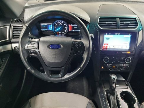 Used 2017 Ford Explorer XLT w/ Equipment Group 202A AWD/4WD image 22