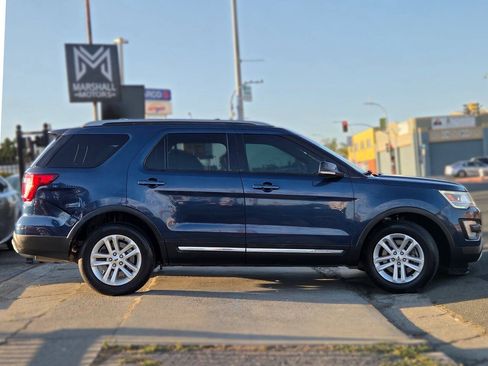 Used 2016 Ford Explorer XLT w/ Equipment Group 202A FWD image 3