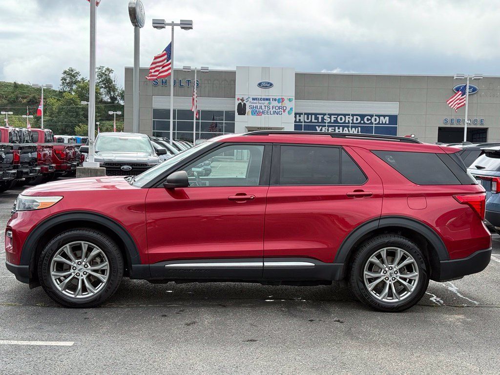 Used 2020 Ford Explorer XLT w/ Equipment Group 202A AWD/4WD image 2